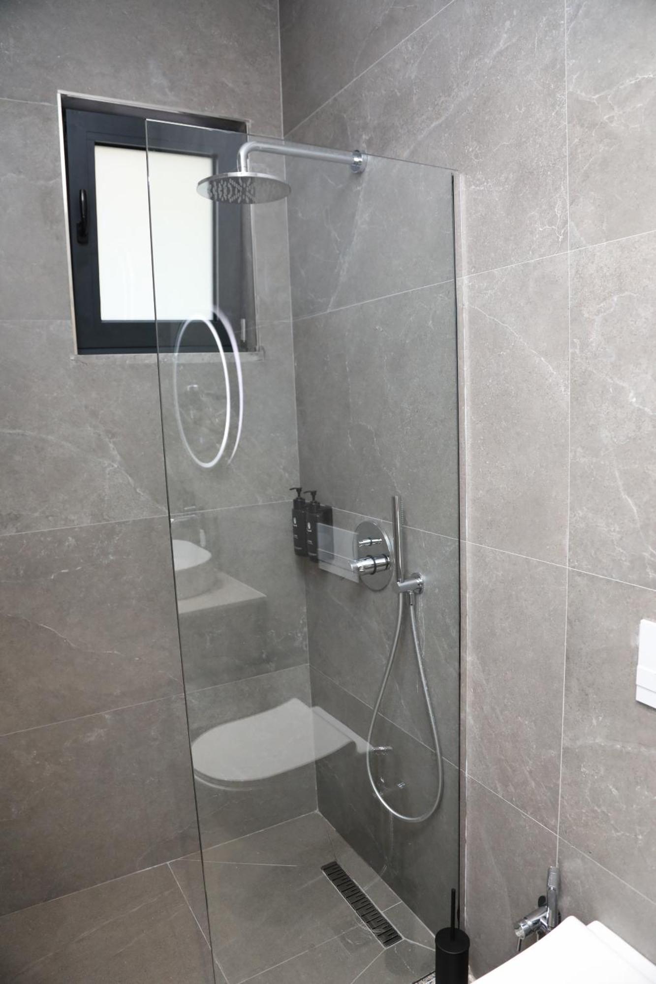 Kruja Luxury Suites الغرفة الصورة