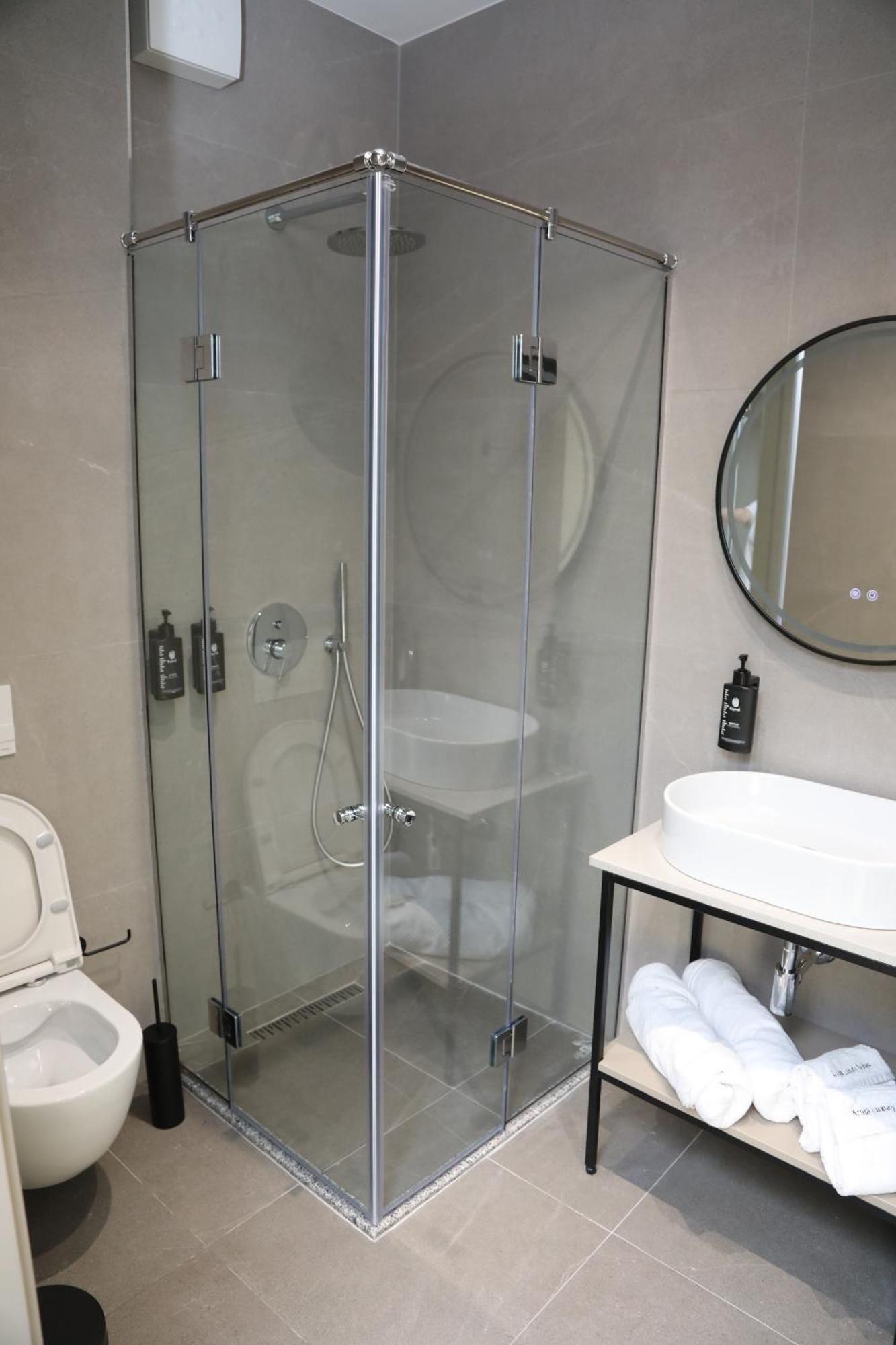 Kruja Luxury Suites الغرفة الصورة